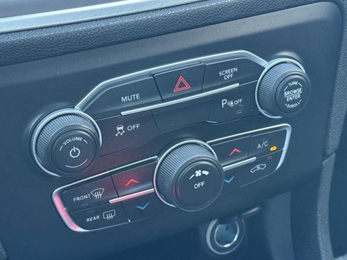 Used 2022 Dodge Charger SXT w/ Blacktop Package image 19