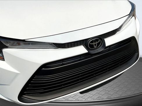 Used 2023 Toyota Corolla LE FWD image 33