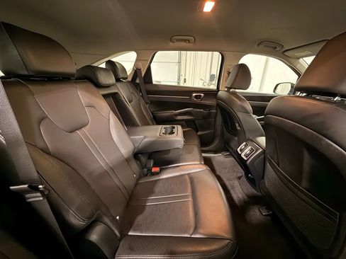 Used 2024 Kia Sorento S image 31