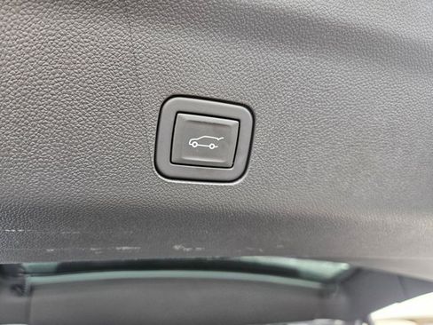 Used 2025 Chevrolet Tahoe Premier AWD/4WD image 7