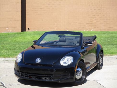 Used 2013 Volkswagen Beetle 2.5 FWD image 17