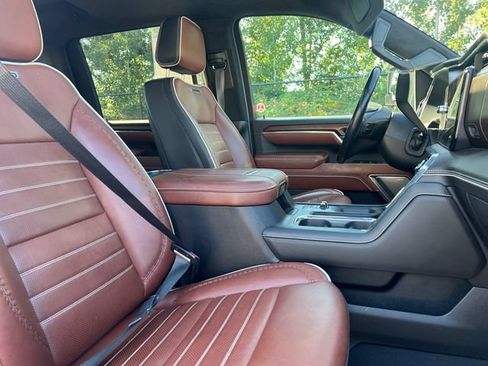 Used 2024 GMC Sierra 3500 Denali Ultimate AWD/4WD image 18