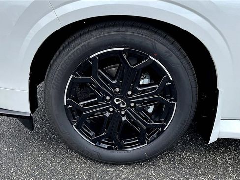 New 2026 INFINITI QX80 4WD image 16