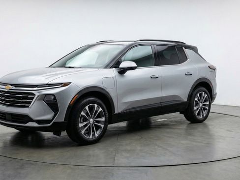 Used 2025 Chevrolet Equinox LT image 3