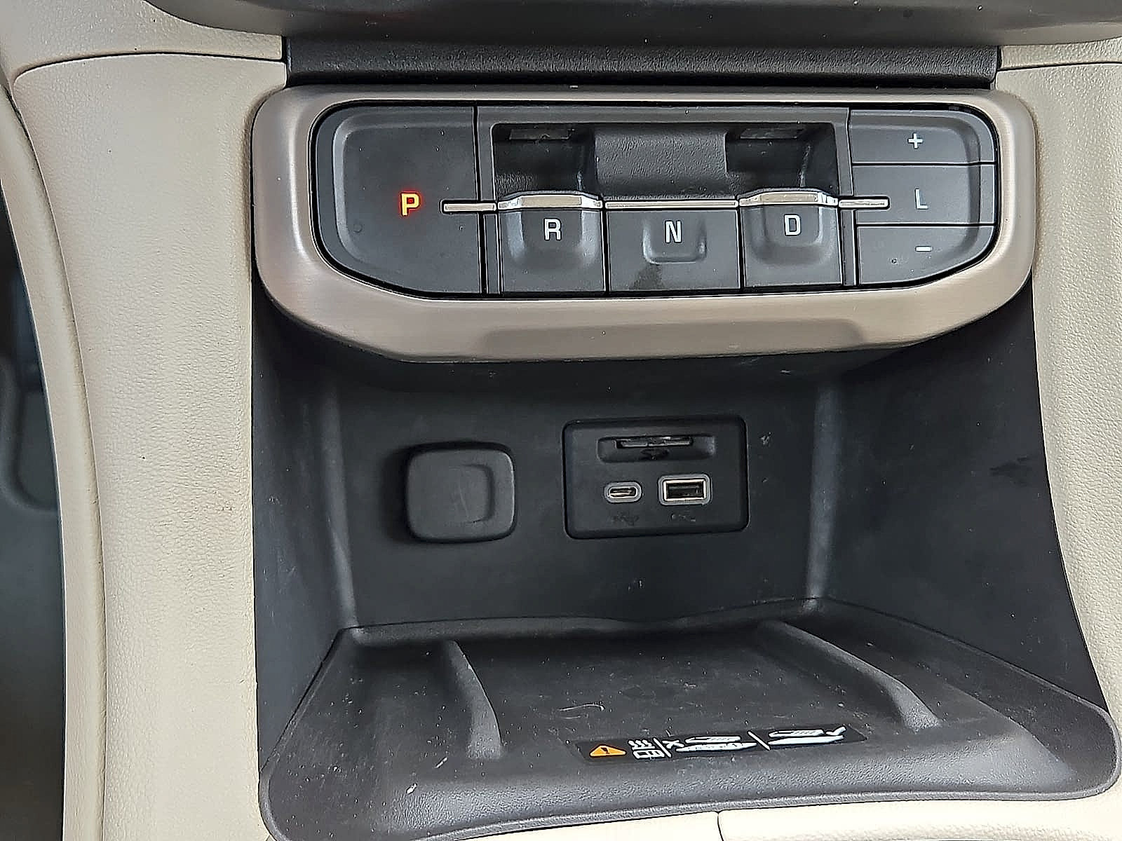 Used 2023 GMC Acadia Denali w/ Denali Ultimate Package FWD image 17