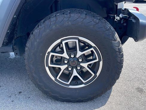 Used 2025 Jeep Wrangler Unlimited Rubicon AWD/4WD image 9