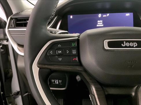 Used 2023 Jeep Grand Cherokee Limited w/ Luxury Tech Group II image 21