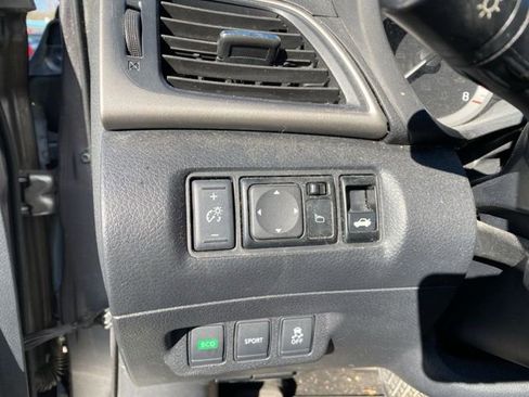 Used 2015 Nissan Sentra SR w/ Navigation Package FWD image 18