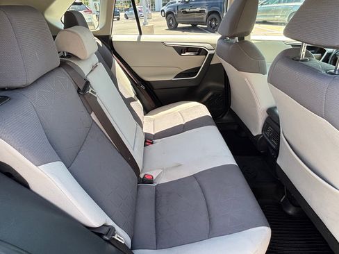 Used 2021 Toyota RAV4 XLE w/ XLE Grade Weather Package AWD/4WD image 30