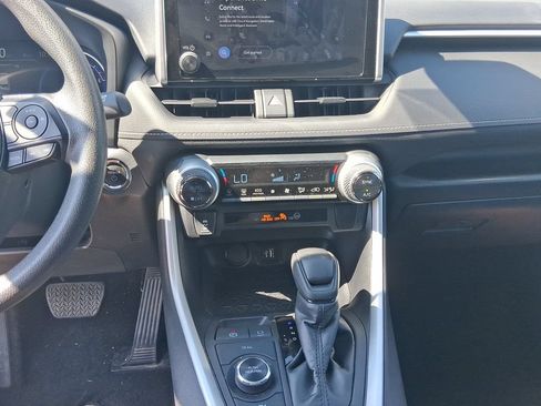 Used 2025 Toyota RAV4 XLE AWD/4WD image 27