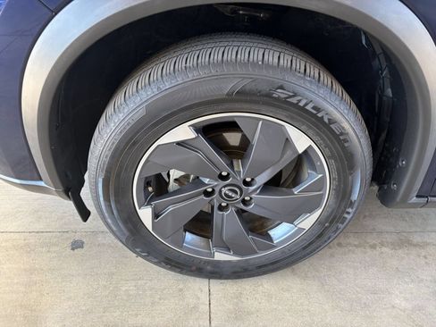 Used 2025 Nissan Rogue SV FWD image 32