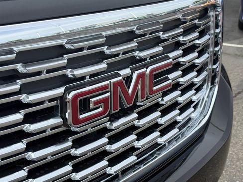 Used 2018 GMC Yukon Denali w/ Denali Ultimate Package AWD/4WD image 30