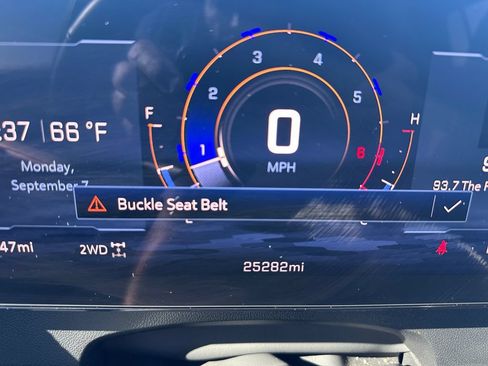 Used 2025 Chevrolet Traverse LT AWD/4WD image 11