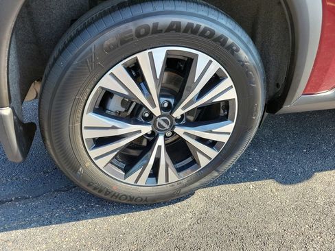Used 2023 Nissan Rogue SV AWD/4WD image 7