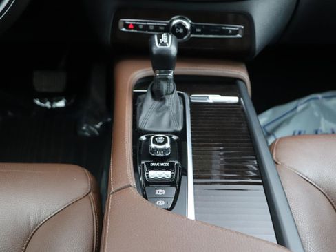 Used 2019 Volvo XC90 T6 Momentum AWD/4WD image 38
