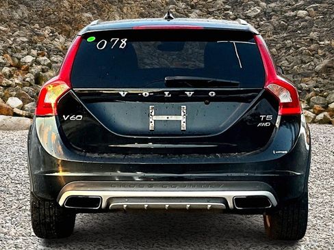 Used 2016 Volvo V60 T5 Cross Country w/ Climate Package image 4