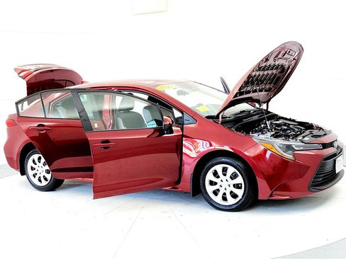 Used 2024 Toyota Corolla LE image 12