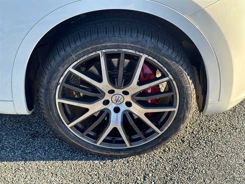 Used 2022 Maserati Levante Modena image 12