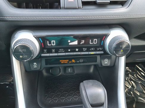Used 2021 Toyota RAV4 XLE FWD image 18