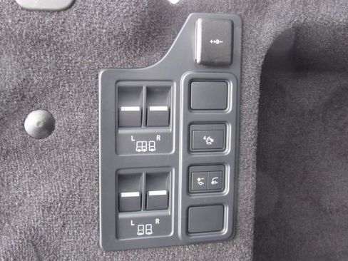 Used 2023 Land Rover Discovery S R-Dynamic AWD/4WD image 25