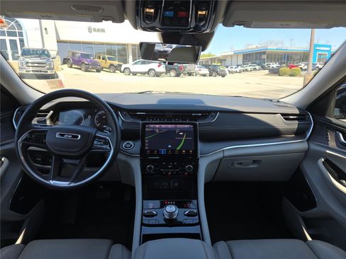 Used 2022 Jeep Grand Cherokee Overland w/ Luxury Tech Group IV image 18