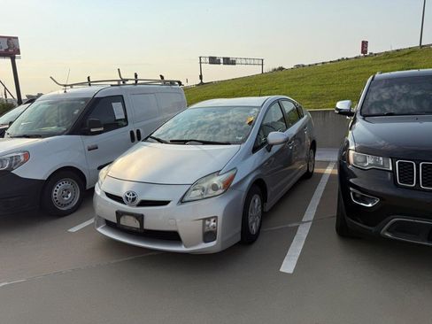 Used 2010 Toyota Prius Five FWD image 2