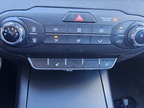 Used 2016 Kia Sorento LX w/ LX Convenience Package image 19