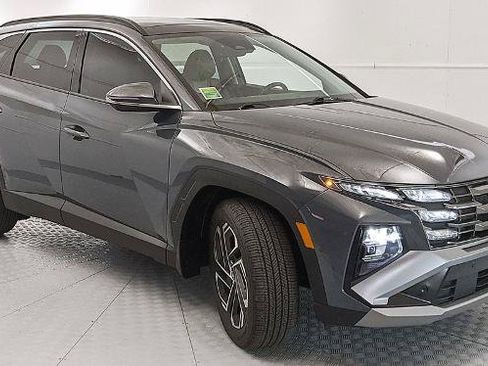 Used 2025 Hyundai Tucson Limited FWD image 1
