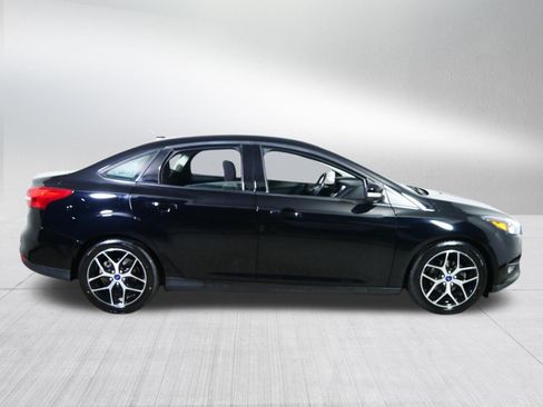 Used 2017 Ford Focus SEL w/ Cold Weather Package FWD image 8