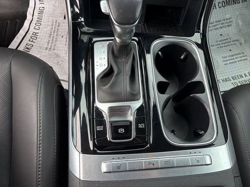 Certified 2023 Kia Carnival EX image 25