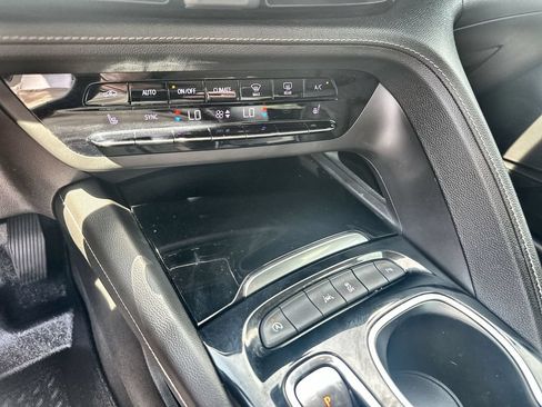 Used 2021 Buick Envision Essence w/ Sport Touring Package FWD image 27