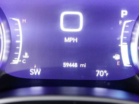 Used 2024 Chrysler Pacifica Touring-L image 26