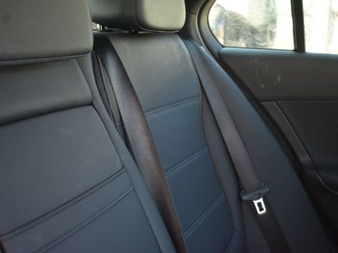 Used 2025 Mercedes-Benz C 300 Sedan image 23