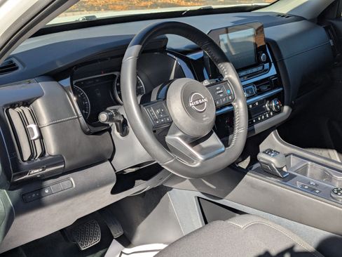 Certified 2022 Nissan Pathfinder SV w/ SV Black Package image 10