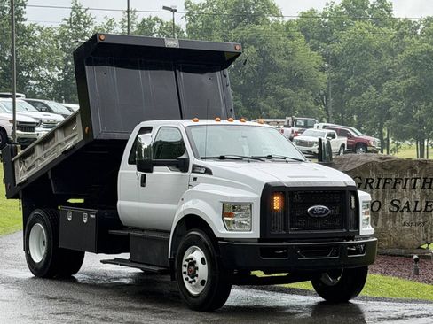 Used 2017 Ford F650 2WD SuperCab Super Duty image 1