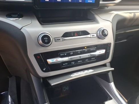 Used 2024 Ford Explorer XLT w/ Equipment Group 202A RWD image 21