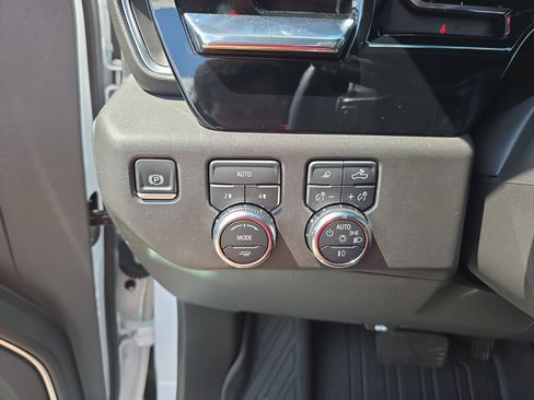 Used 2025 GMC Sierra 1500 SLT w/ SLT Premium Plus Package AWD/4WD image 27