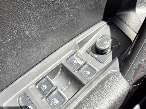 Used 2020 Volkswagen Tiguan S image 28