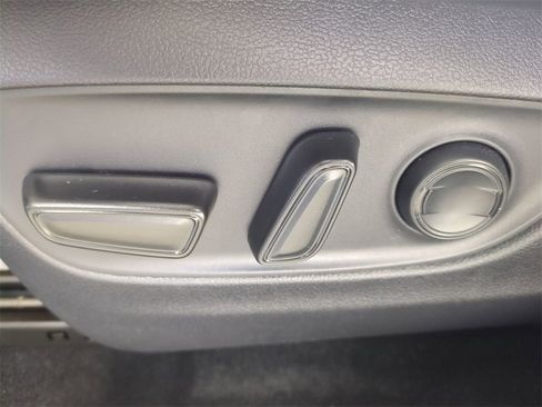 Used 2023 Toyota RAV4 XLE Premium image 23