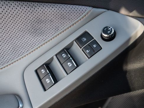 Used 2019 Toyota Avalon XSE image 24