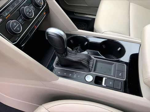 Used 2023 Volkswagen Atlas SE w/ Black Wheel Package image 17