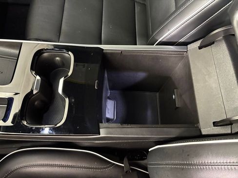 Used 2025 Buick Enclave Preferred FWD image 31