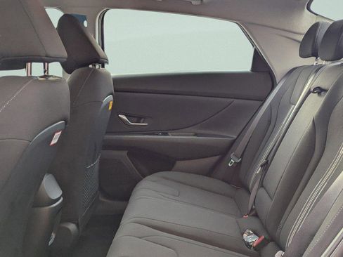 Certified 2025 Hyundai Elantra SEL image 12