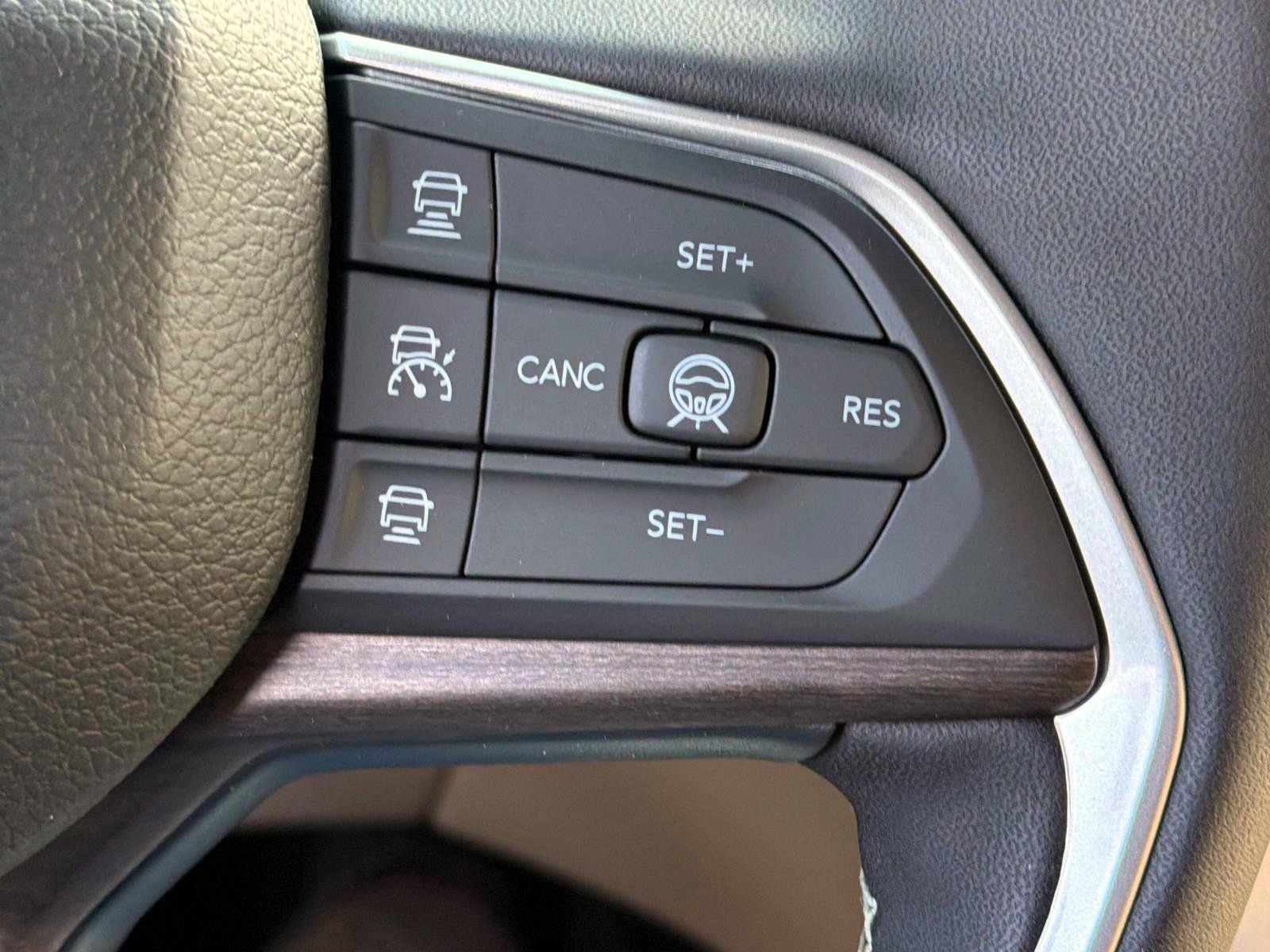 New 2027 Jeep Grand Cherokee Limited AWD/4WD image 14