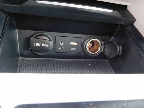 Used 2017 Hyundai Elantra SE FWD image 13