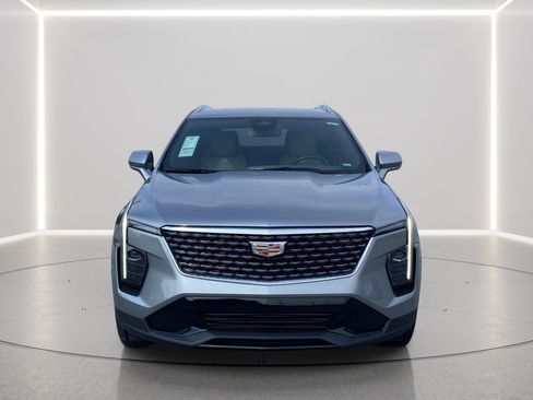 Used 2025 Cadillac XT4 Premium Luxury FWD image 6
