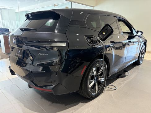 Used 2024 BMW iX xDrive50 w/ Sport Package AWD/4WD image 6