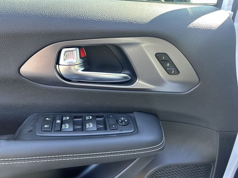 New 2026 Chrysler Pacifica Select image 9