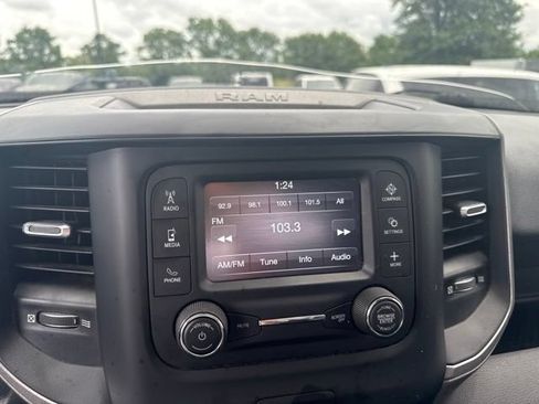 Used 2020 RAM 2500 Tradesman w/ Chrome Appearance Group AWD/4WD image 8