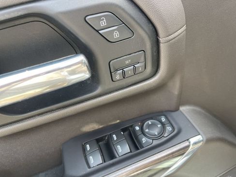 Used 2019 Chevrolet Silverado 1500 LTZ w/ LTZ Convenience Package AWD/4WD image 13